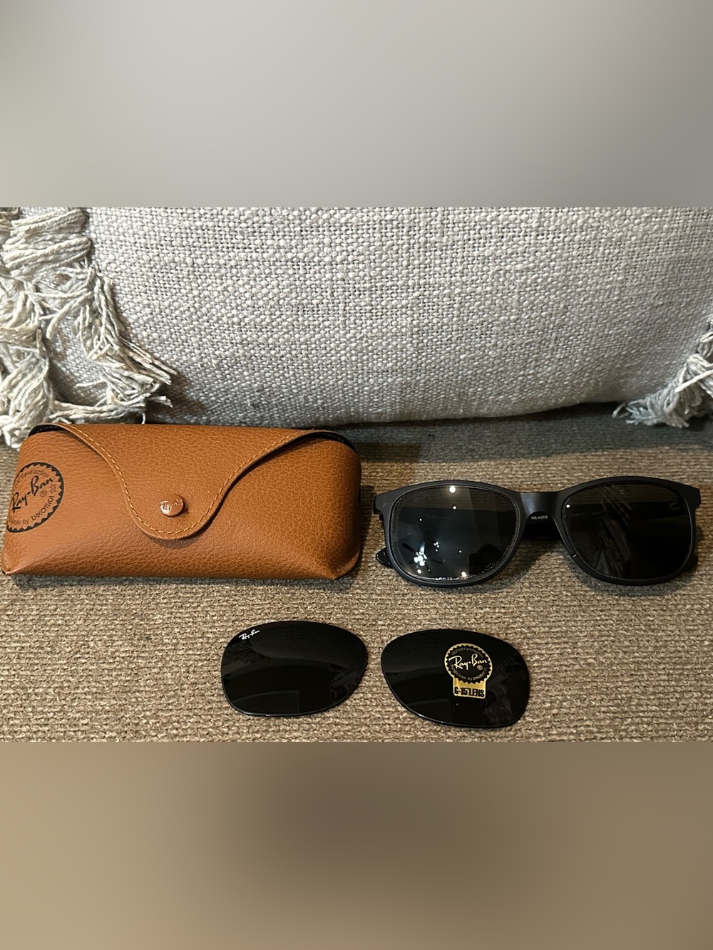 Ray-Ban RB4024 black sunglasses with original case + separate replacement lenses